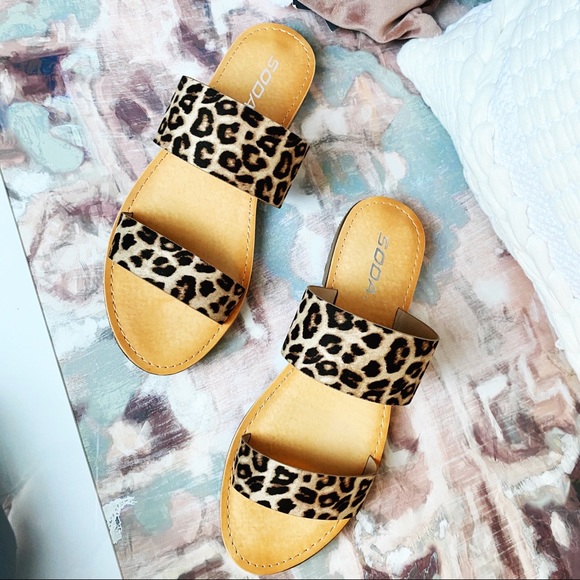 HP🎉• Leopard sandals• - Picture 5 of 8